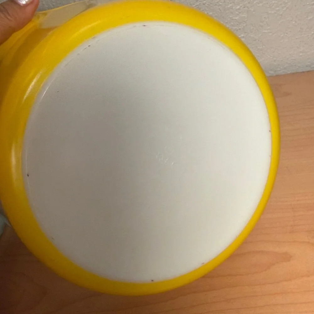 Vintage Pyrex 475-B Casserole Dish 2.5 Qt — Yellow with White Interior